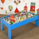 Set trenulete cu masuta si accesorii - Oraselul Sodor - 108 piese